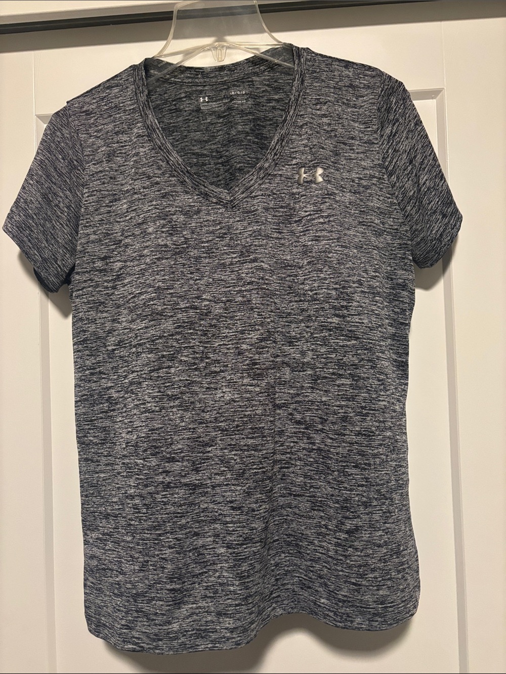 Under Armour Women’s Heathered -Gray V-Neck Performance Tee size L